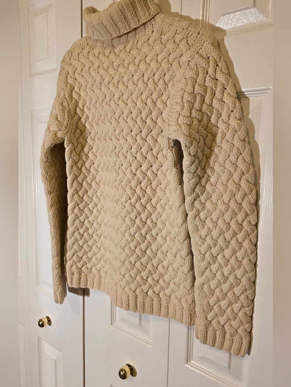 Club Monaco Handknit 100% Wool Cable Knit Turtleneck Sweater S - Picture 7 of 8